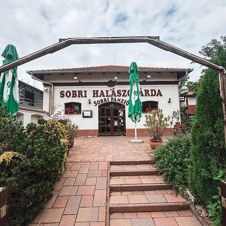 Sobri Halaszcsarda Es Panzio Бая Экстерьер фото