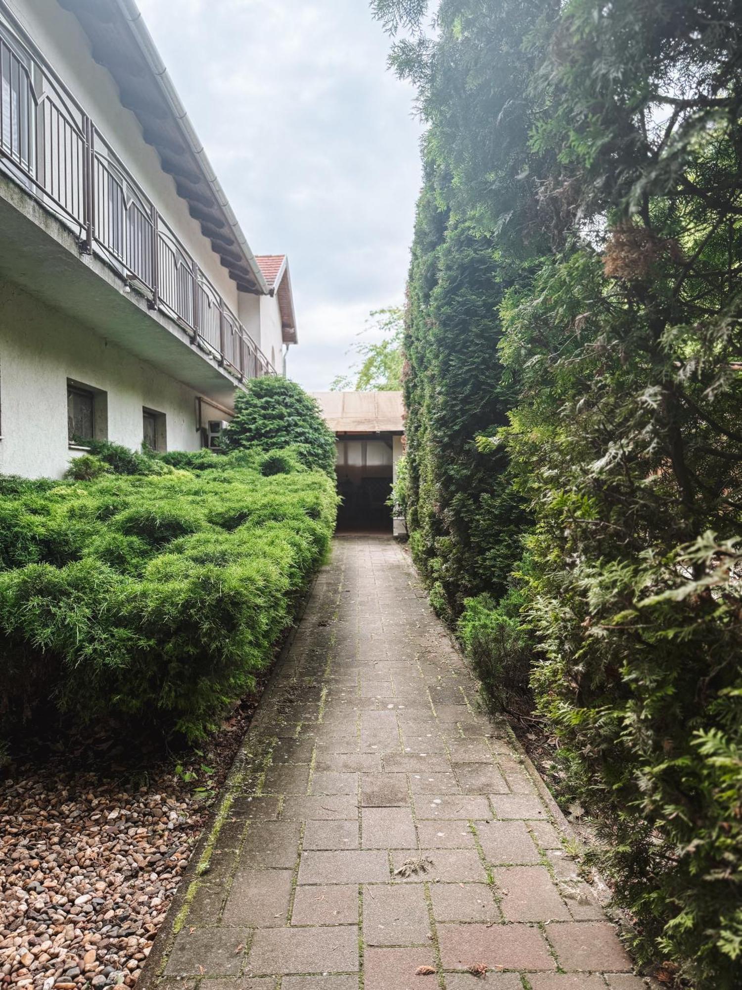 Sobri Halaszcsarda Es Panzio Бая Экстерьер фото