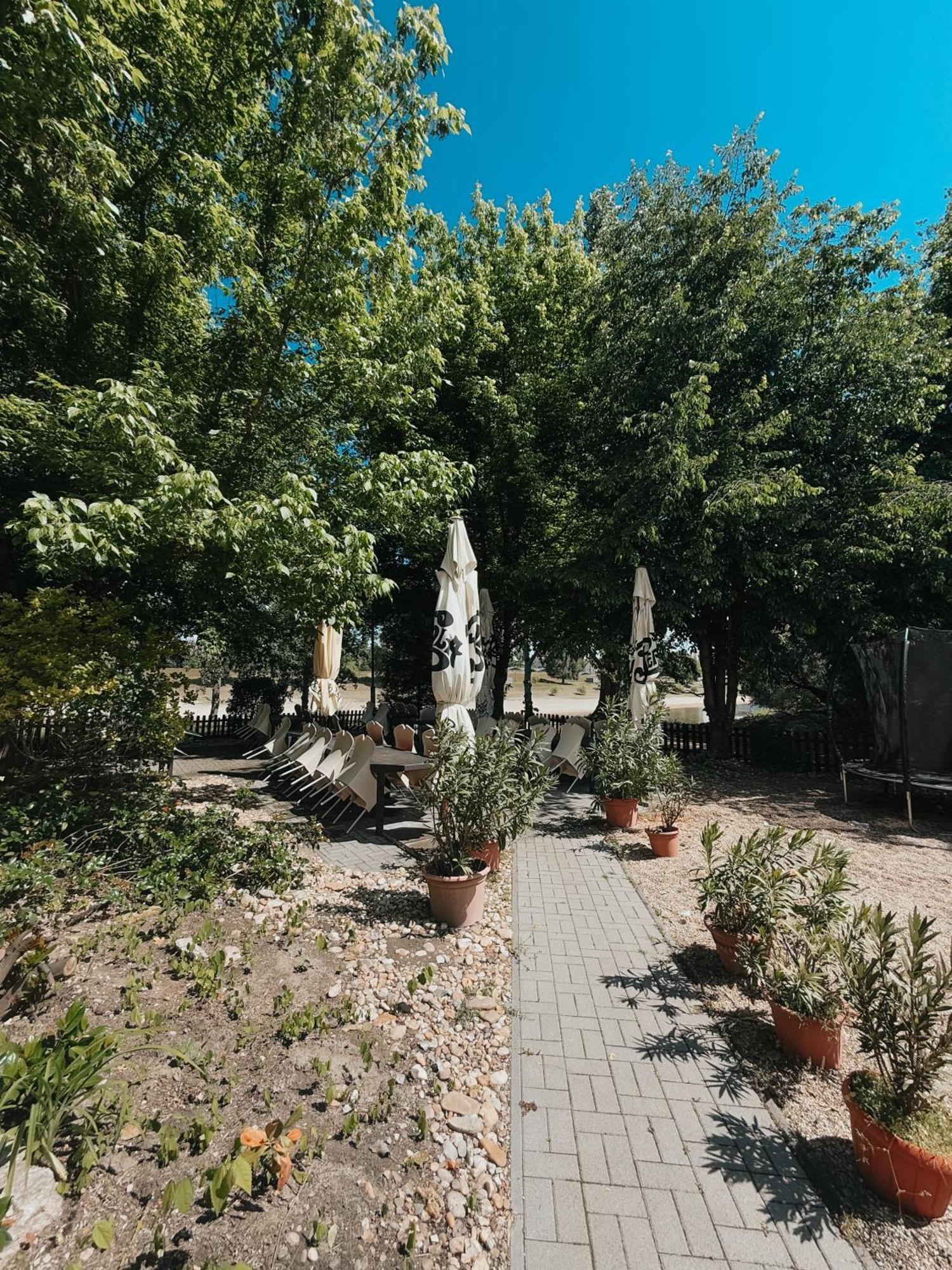 Sobri Halaszcsarda Es Panzio Бая Экстерьер фото